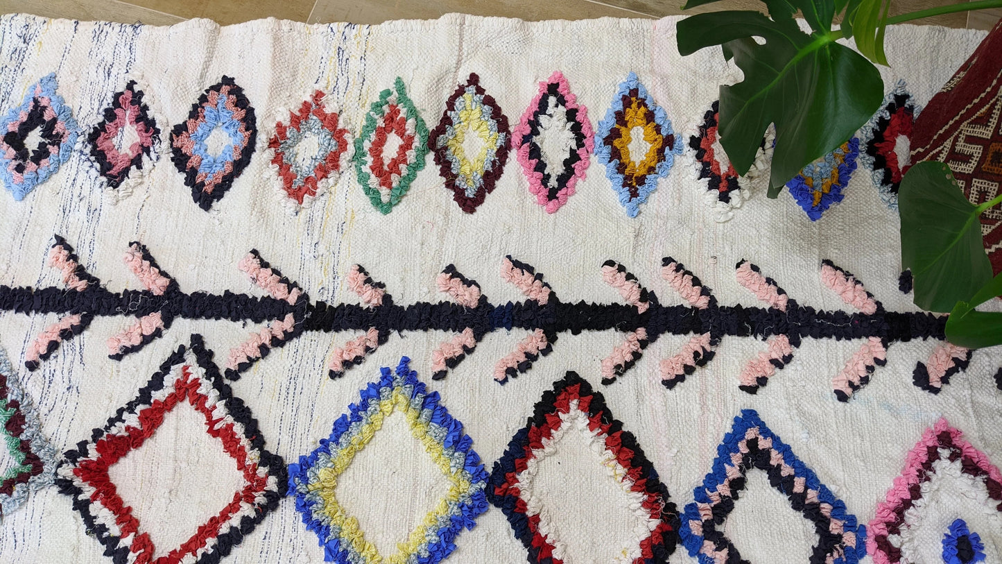 Boucherouite Rug - 205 x 125 cm (6.73 x 4.1 ft)