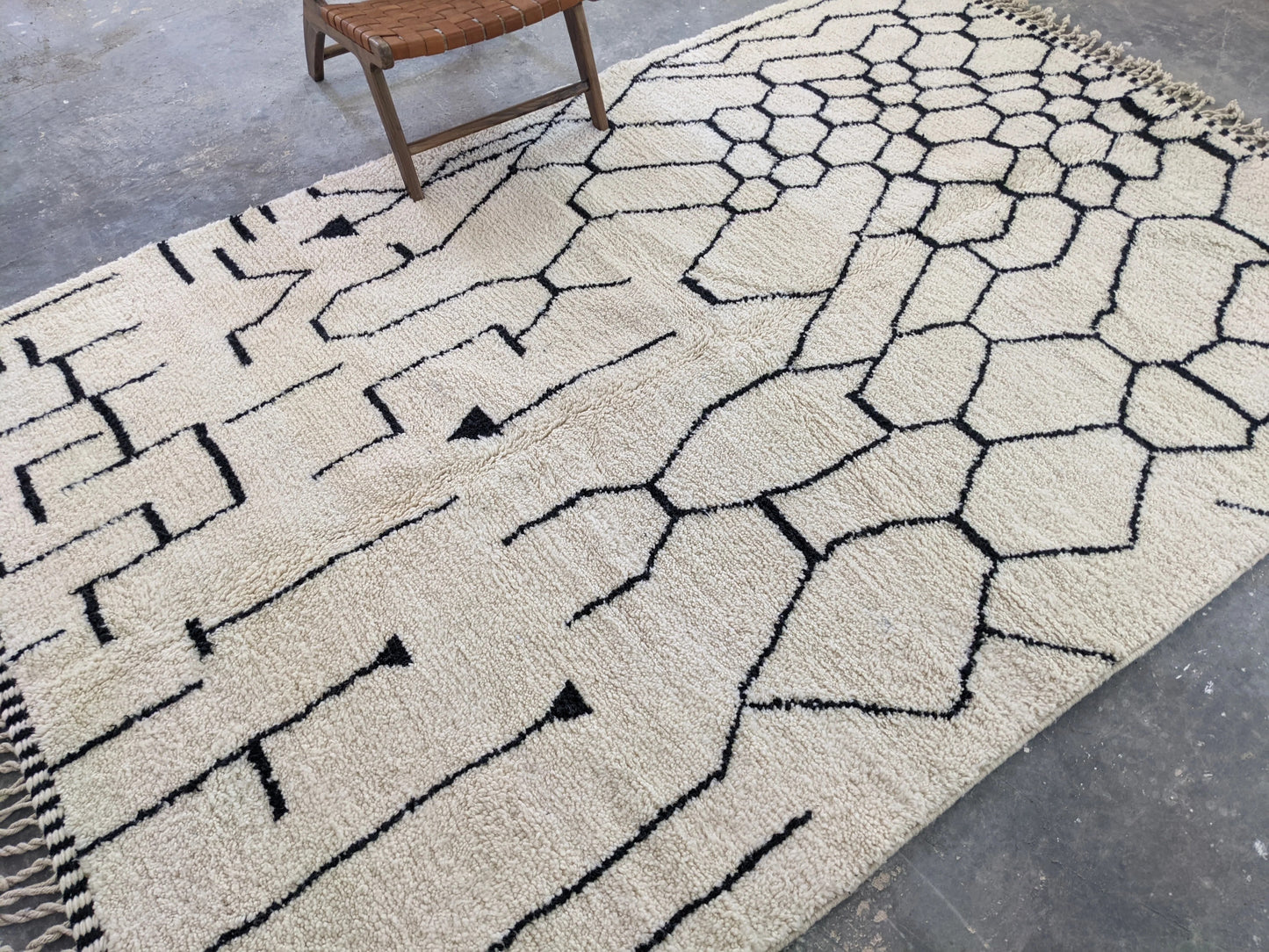 Large Handmade Beni Ouarain Rug - 320 x 215 cm (10.5 x 7.05 ft)