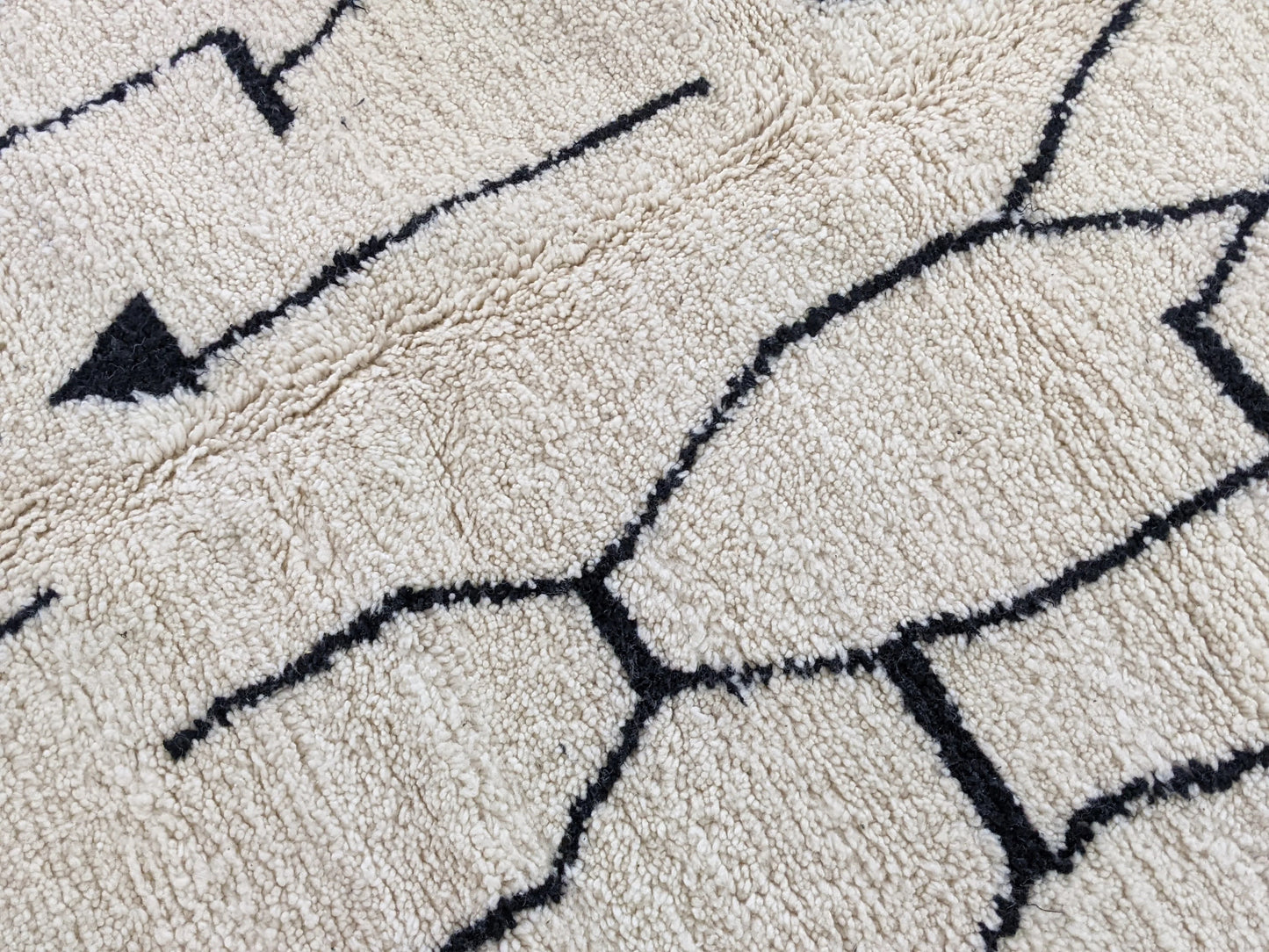 Large Handmade Beni Ouarain Rug - 320 x 215 cm (10.5 x 7.05 ft)