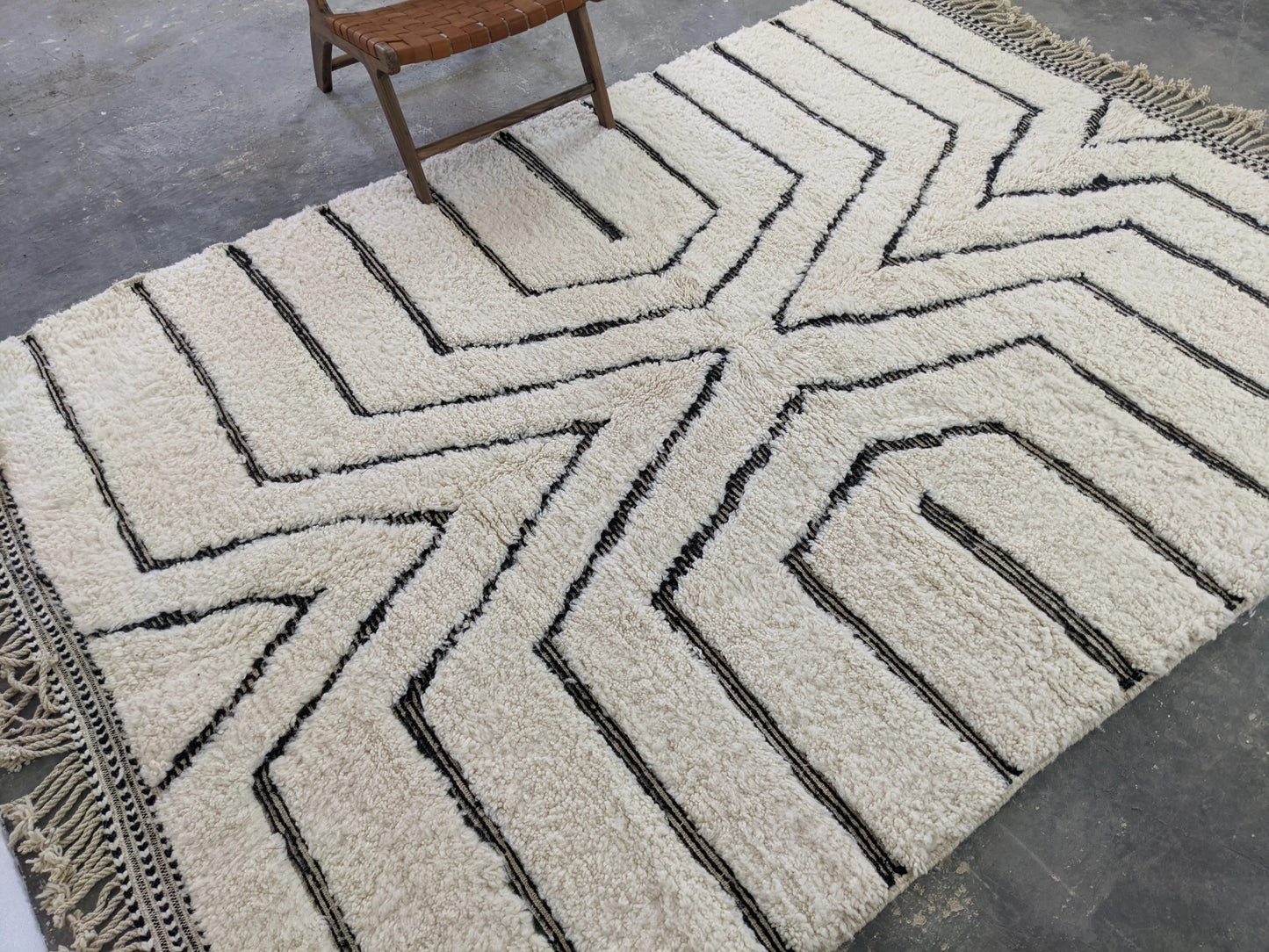 Large Handmade Beni Ouarain Rug - 295 x 215 cm (9.68 x 7.05 ft)