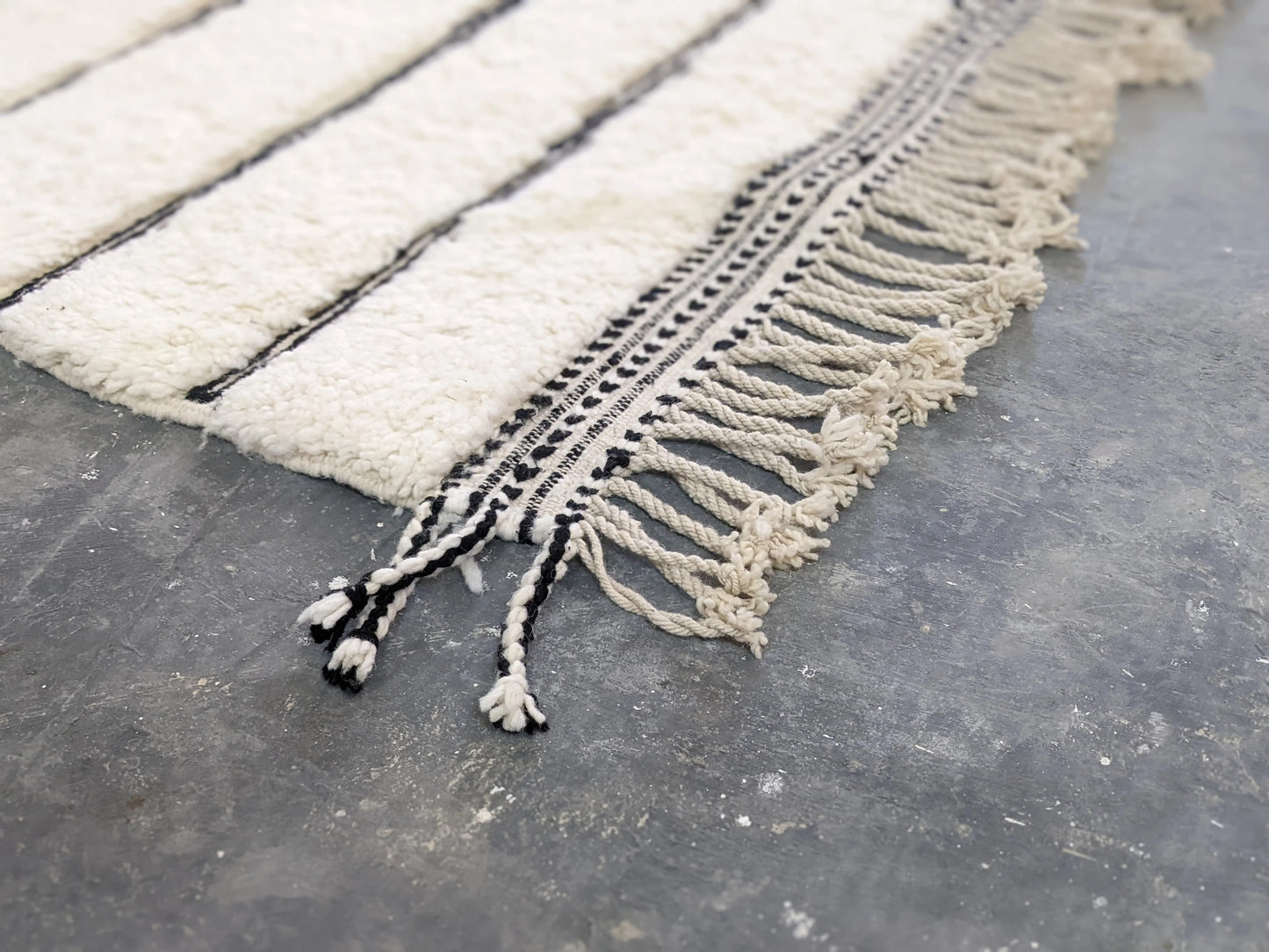 Large Handmade Beni Ouarain Rug - 295 x 215 cm (9.68 x 7.05 ft)