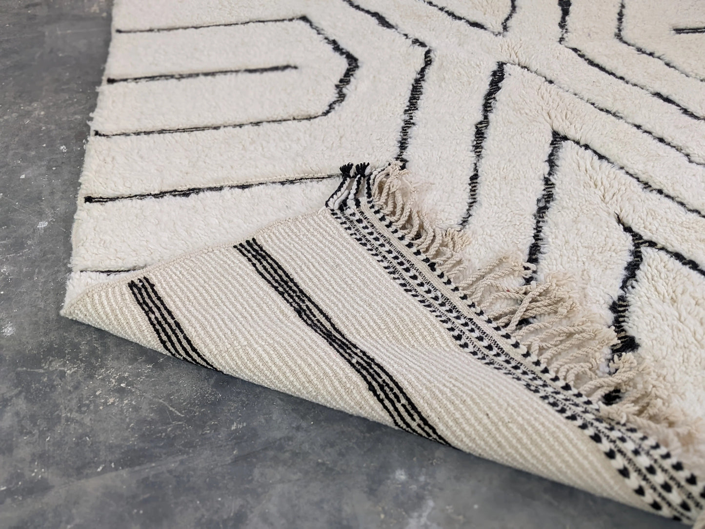 Large Handmade Beni Ouarain Rug - 295 x 215 cm (9.68 x 7.05 ft)