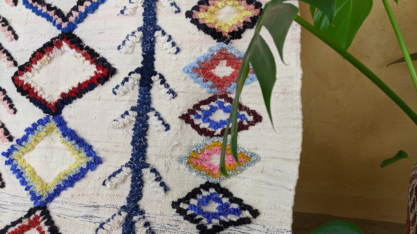 Boucherouite Rug - 205 x 125 cm (6.73 x 4.1 ft)